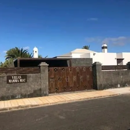 Villa Mamma Mia Sleeps 6 With Pool Playa Blanca (Lanzarote)