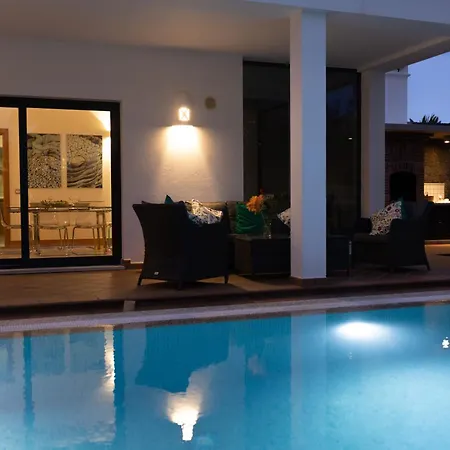 Mamma Mia Sleeps 6 With Pool Playa Blanca (Lanzarote)