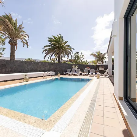 Mamma Mia Sleeps 6 With Pool * Playa Blanca (Lanzarote)